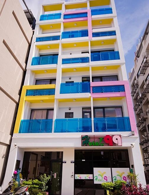 Hotel 九九商旅 Taichung Exterior foto